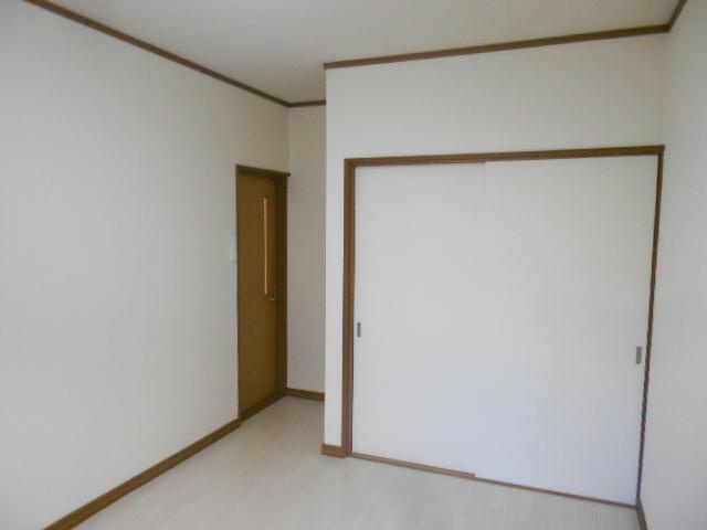 カレッジサイドの洋室