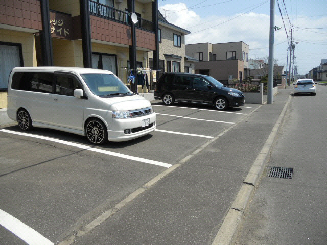 カレッジサイドの駐車場
