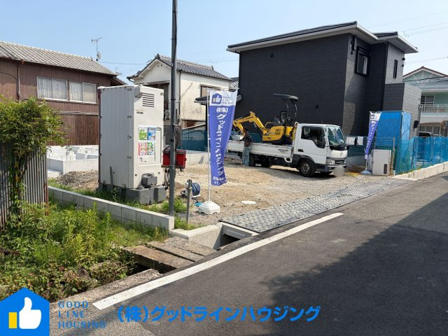 クレードルガーデン北条町栗田　第1　１号棟の前面道路含む現地写真