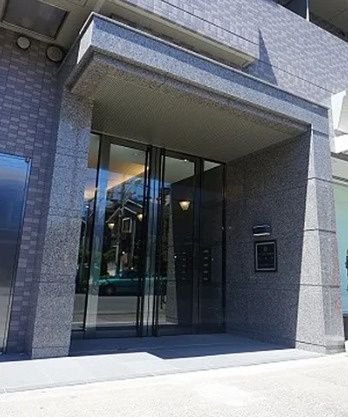 ルーブル三軒茶屋参番館 のエントランス