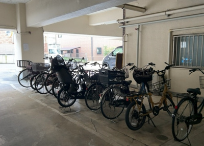 【駐輪場】 | めじろ台コーポラス | マンションの駐輪場は、事前に空きがあるか確認を取ると安心です。せっかく入居したのに駐輪スペースがない！なんてことになったら大変ですよね。そこで、内見時や購入前にはまず事前に確認しておくと良いでしょう。