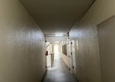 【その他共用部分】 | めじろ台コーポラス | 共有部分は、住民なら誰もが使える設備のこと。例えば駐車場やエレベーター、インターネット設備、セキュリティ設備などがあります。他にも、マンションの廊下・外部階段やエントランス・ゴミ置き場などがあります。