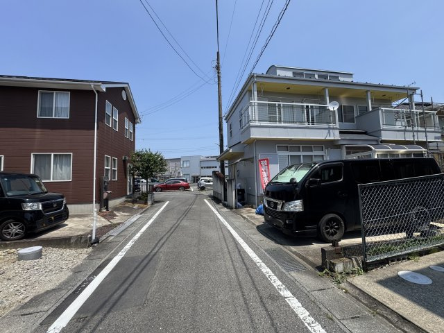 高崎市倉賀野町　中古住宅の前面道路含む現地写真|西側接道幅員約4.2ｍ　