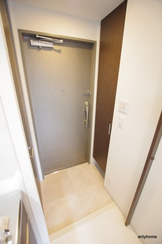 TAT LYON TIMBER TOWN 仲介手数料無料の玄関
