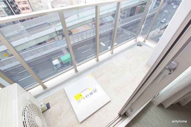 TAT LYON TIMBER TOWN 仲介手数料無料のバルコニー
