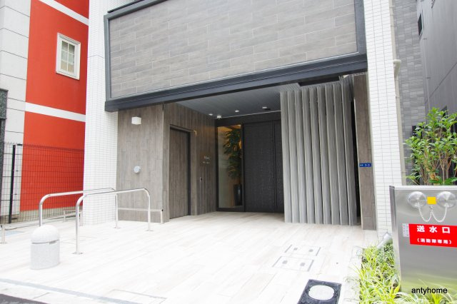 TAT LYON TIMBER TOWN 仲介手数料無料のエントランス