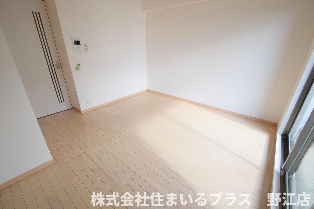レークス大阪城イーストの居間・リビング