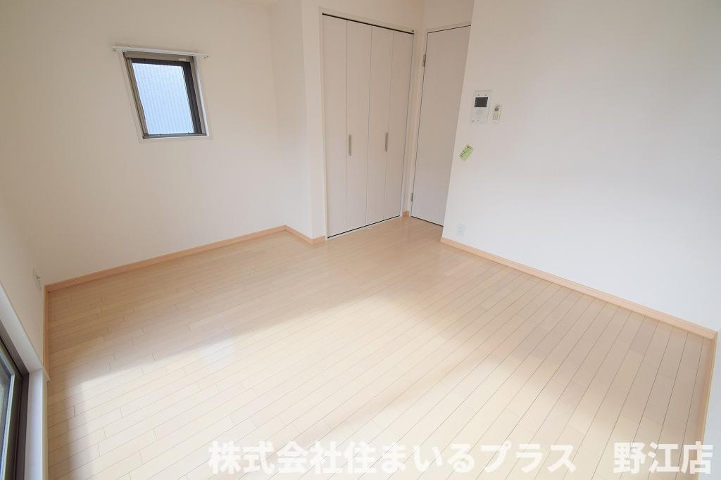 レークス大阪城イーストの居間・リビング