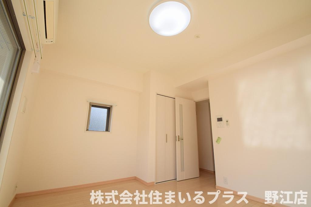 レークス大阪城イーストの居間・リビング