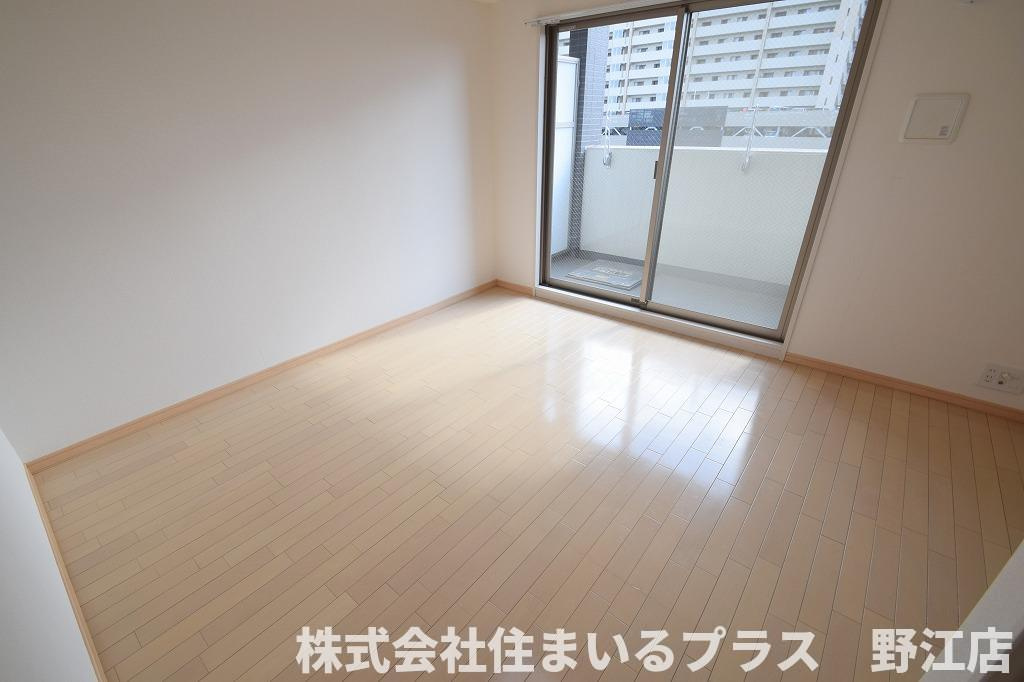 レークス大阪城イーストの居間・リビング