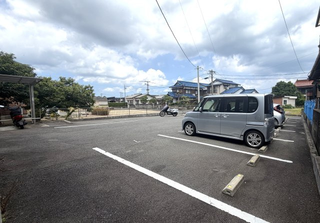 ハヤテ鏡の駐車場