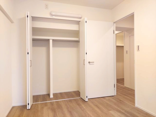 ローズハイツ宝塚の洋室|洋室約5.7帖