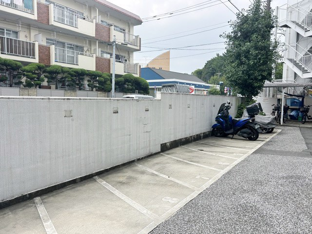 【駐車場】 | メゾンドール野方 | バイク置き場