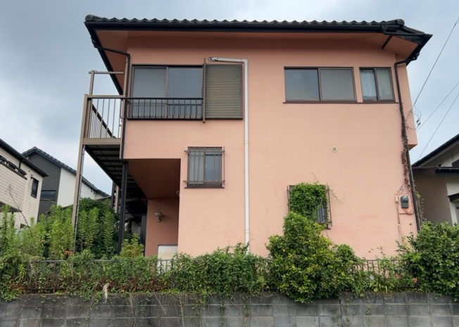 【外観】 | 人が暮らすうえで日光は大切な要素となります。日当たりの良さは譲れないポイントですね。併せて近くに大きな建築物の建築予定がないか、あるいはそれが可能な土地が近くにないか事前に確認することもお勧めします。