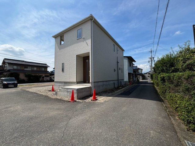 クワイエ　岐阜市西改田松の木第2　全1区画分譲の冷暖房・空調設備|24時間換気システムは窓を開けなくても外気の空気を室内に入れ室内の空気を外に排出します。