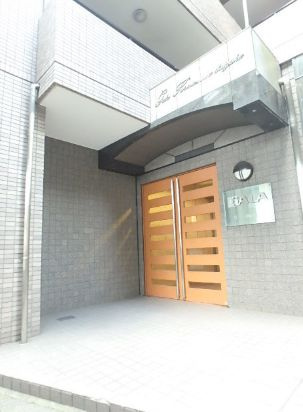 【エントランス】ガーラ駒沢大学