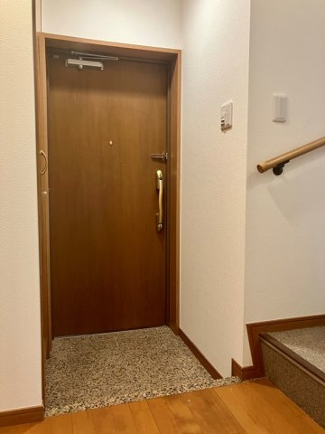 ラビ代々木上原の玄関|落ち着いた玄関です