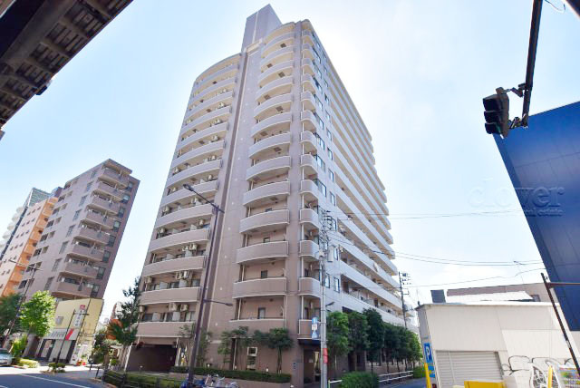 【外観】 | シーアイマンション池袋西 | 青空によく映える建物です。手入れの行き届いた外壁やマンション正面エントランスなど、綺麗な姿をぜひ一度、現地にてご覧ください。～即日のご見学可能～　お問合せはお気軽にどうぞ。