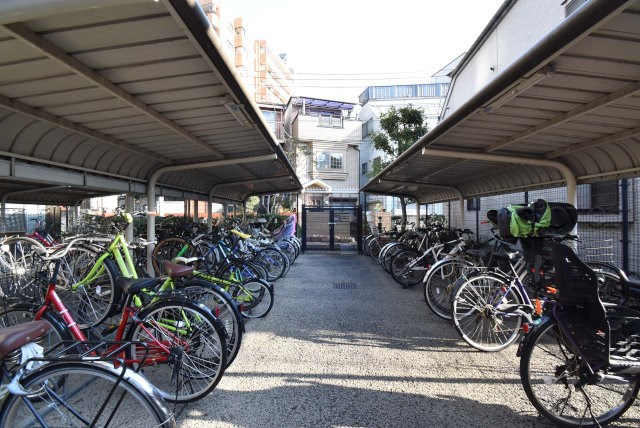 【駐輪場】 | シーアイマンション池袋西 | 自転車置き場。マンションの共用部にあたります。空きの有無や駐輪料金、各戸の台数制限などについては、改めてお問い合わせください。～即日のご見学可能～　お問合せはお気軽にどうぞ。