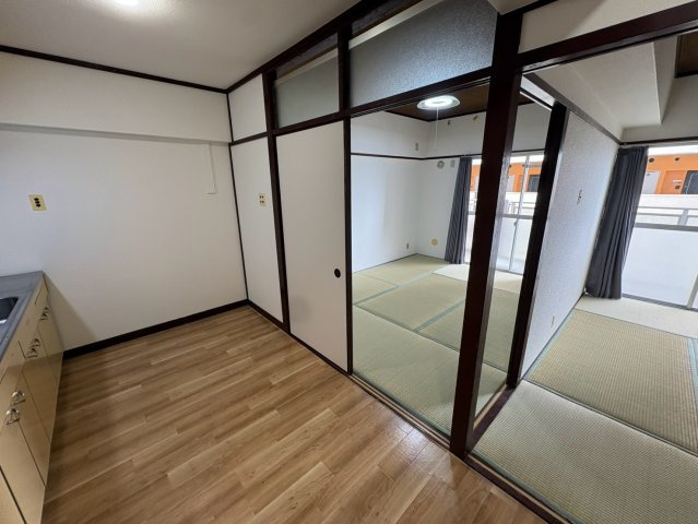 エステマール弥刀の洋室