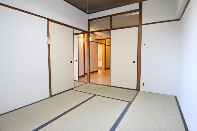 エステマール弥刀の和室