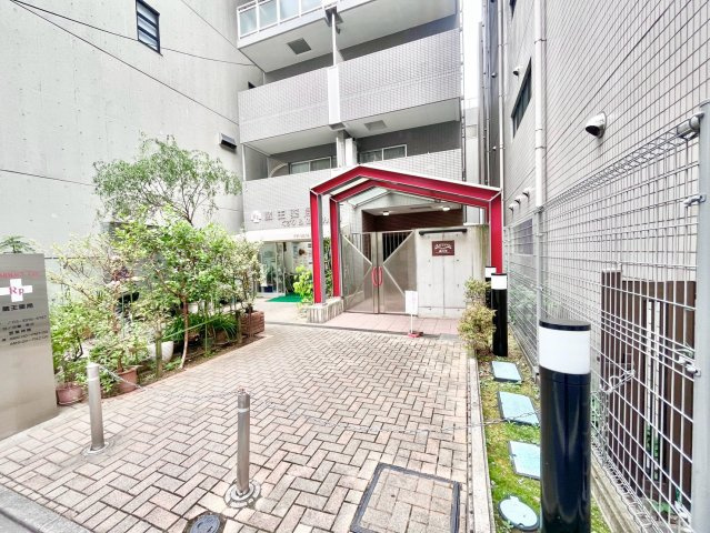 ラヴェンナ高円寺のエントランス|2026.07.31撮影

現地ご見学希望・資料請求などお気軽にお問い合わせ下さい！
03-5990-5201