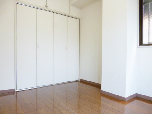 ＩＧマンションの寝室|フローリングのお部屋は魅力的です☆