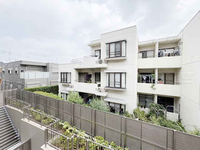 【展望】 | サンウッド世田谷明大前 | バルコニーからの景色です～即日のご見学可能～　お問合せはお気軽にどうぞ。
