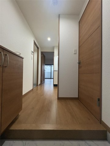 クロノス42新町Vの玄関