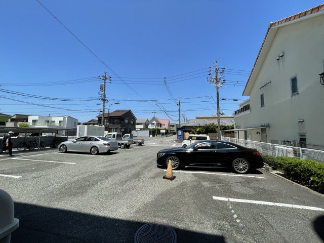 ピエールビルの駐車場