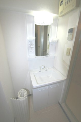 【独立洗面台】 | ラミティエ | ※同タイプの写真となり、実際のお部屋とは異なる場合があります