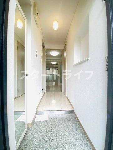 大阪市淀川区西中島３丁目の賃貸マンションの玄関