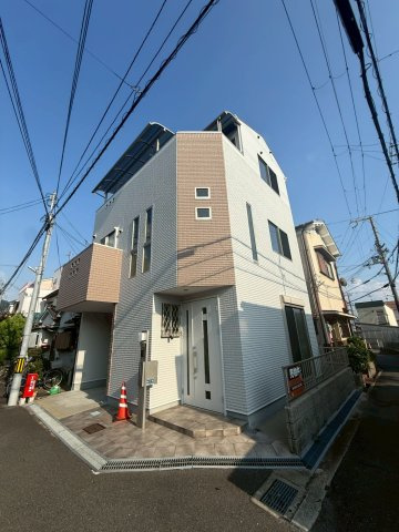 末広町　中古戸建　2398の前面道路含む現地写真