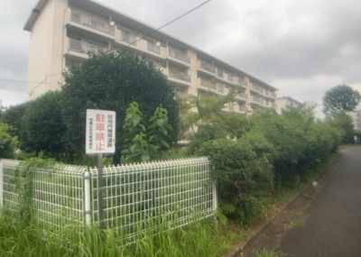【庭】 | 相模台団地２－１号棟 | 物件によっては、入居者が個人的に使用できる専用庭がついているものもあります。また、住宅の中にある土間の部分を庭と呼ぶこともあります。庭の用途は住む人によって変わり、それによってデザインもさまざまです。