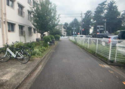 【その他共用部分】 | 相模台団地２－１号棟 | 共有部分は、住民なら誰もが使える設備のこと。例えば駐車場やエレベーター、インターネット設備、セキュリティ設備などがあります。他にも、マンションの廊下・外部階段やエントランス・ゴミ置き場などがあります。