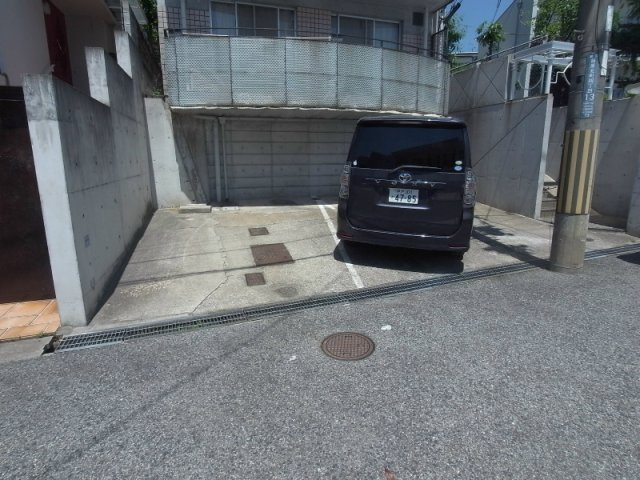 モンスフェール篠原北町の駐車場