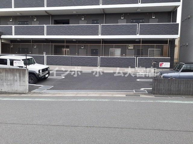 クラン　モラの駐車場