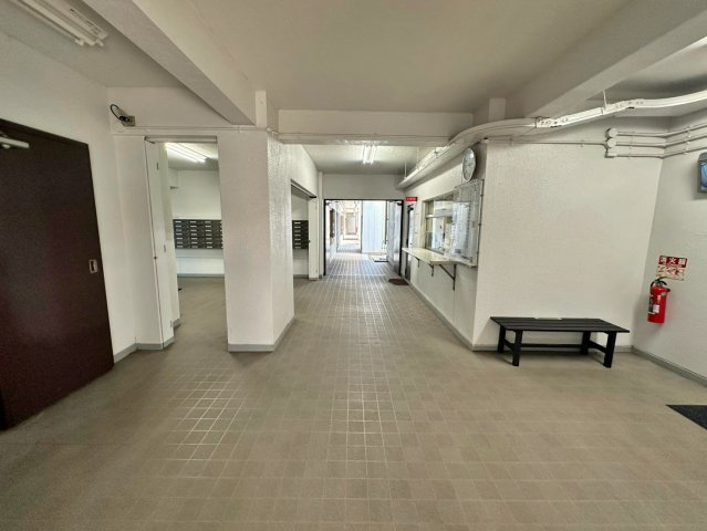 メゾン寝屋川のエントランス