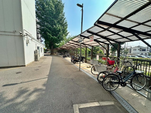 メゾン寝屋川の駐輪場