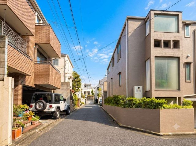 目黒区平町２丁目の売地の前面道路含む現地写真