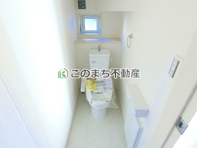 【トイレ】 | いろどりアイタウン古河市三杉町1丁目　 | 同社施工物件写真。※建具やフローリング、その他仕様が異なる場合がございます。