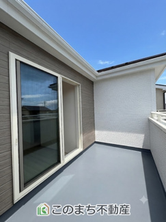 【バルコニー】 | いろどりアイタウン古河市三杉町1丁目　 | 【同社施工写真】建具やクロスその他仕様が異なる場合がございます☆