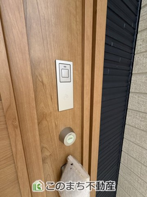 【玄関】 | いろどりアイタウン古河市三杉町1丁目　 | 電子キー＆ディンプルキーで防犯性に優れた玄関扉です☆