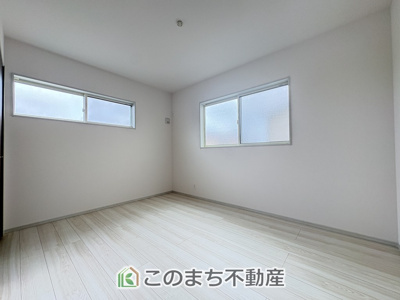 【洋室】 | いろどりアイタウン古河市三杉町1丁目　 | 【同社施工写真】建具やクロスその他仕様が異なる場合がございます☆