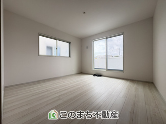 【洋室】 | いろどりアイタウン古河市三杉町1丁目　 | 【同社施工写真】建具やクロスその他仕様が異なる場合がございます☆