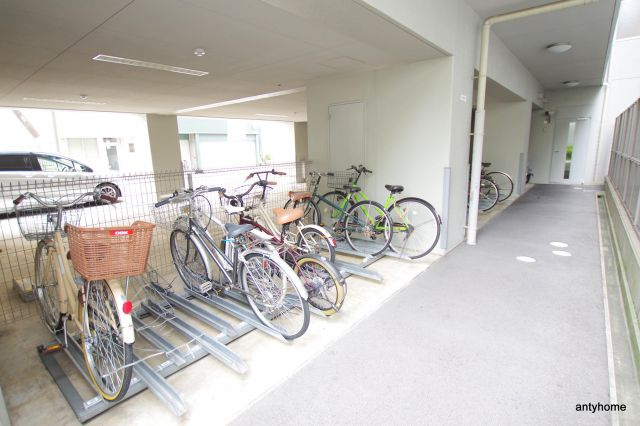 ノスダルジョン　仲介手数料無料の駐車場