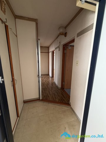 くずは台団地　1号棟の玄関
