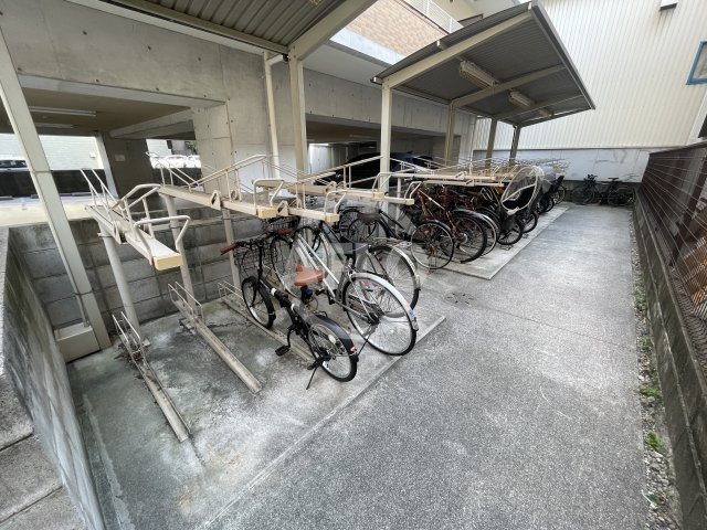 ルーエ江坂のその他共用部分|ルーエ江坂　駐輪場