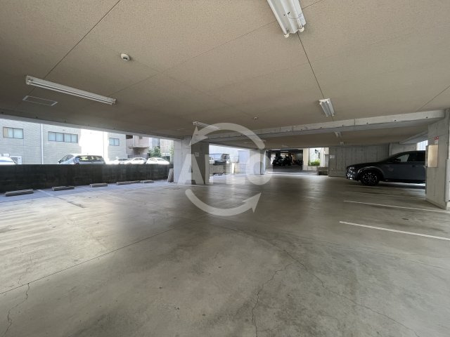 ルーエ江坂の駐車場|ルーエ江坂　駐車場