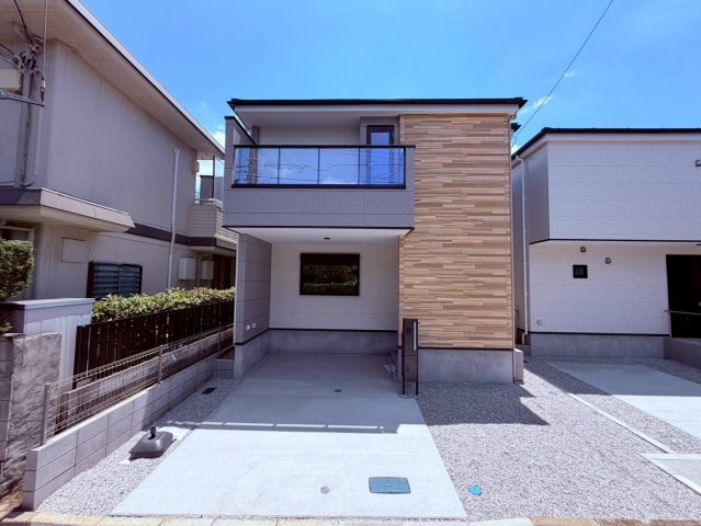【外観】 | 練馬区東大泉６丁目　新築戸建て　２号棟 | 高いデザイン性と快適な居住性を兼ね備えた魅力的な住まいです